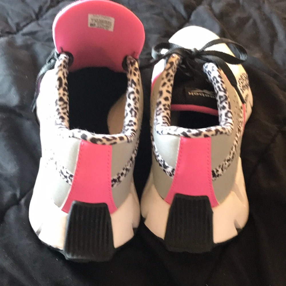Reebok size 7 running sneaker
